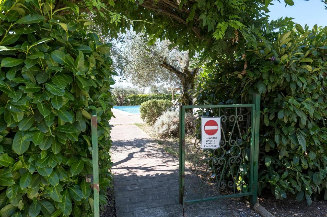 Dolce Far Niente Apartment With Pool & Parking Passignano sul Trasimeno Bagian luar foto